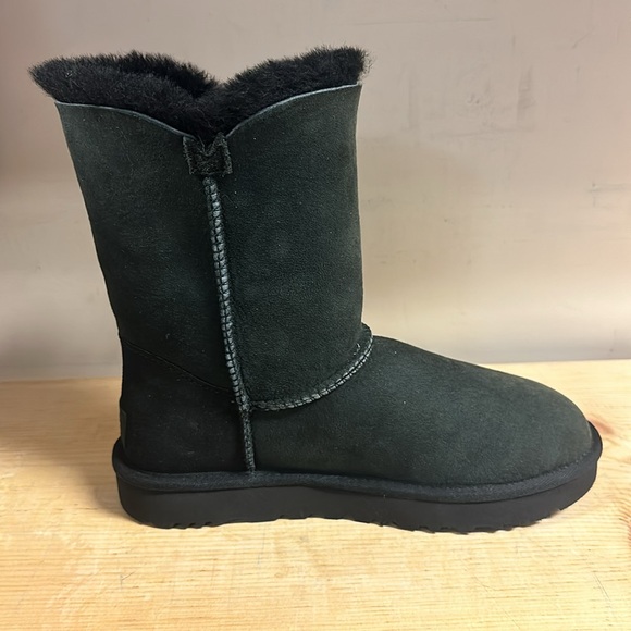 UGG Black Bailey Button Shearling Boots - Picture 4 of 9